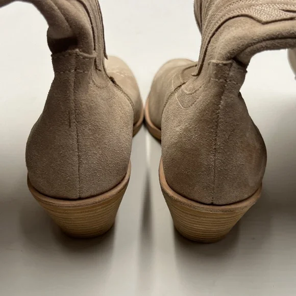 Dolce Vita Tan Heeled Boots with Western Stitching - Picture 8 of 8